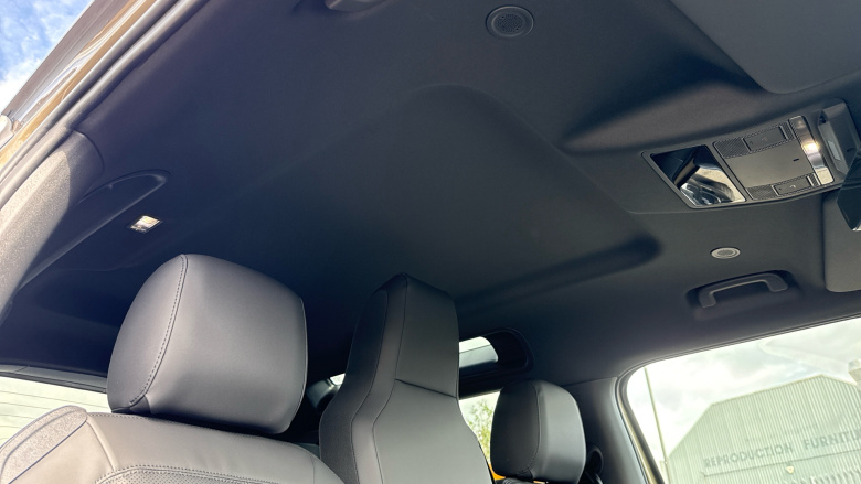 Land Rover Defender 3.0 D250 X-Dynamic SE 90 3dr Auto [6 Seat] Diesel Estate